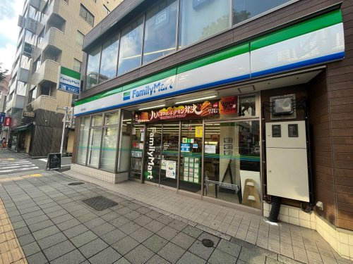 ファミリーマート 泰志築地店