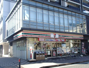 セブンイレブン 横浜鶴見豊岡町店の画像1