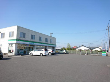 ファミリーマート蓑原店の画像1