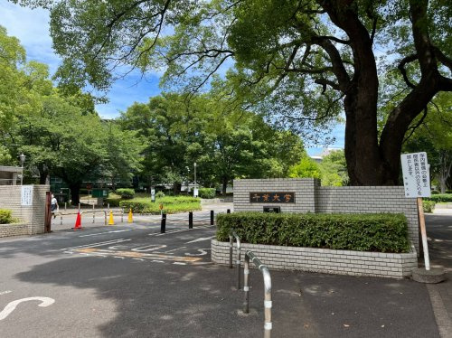 千葉大学　正門