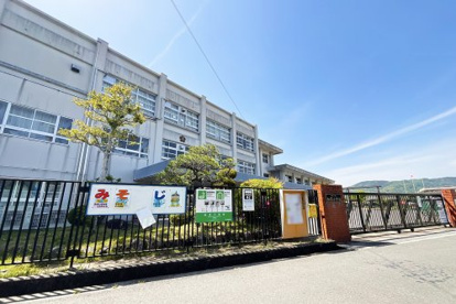 木津川市立加茂小学校の画像1