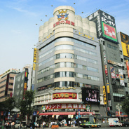 ドン・キホーテ　新宿東口本店の画像1