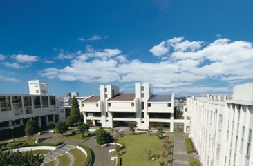 横浜商科大学