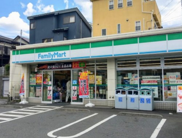 ファミリーマート 大和草柳三丁目店の画像1