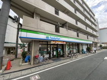 ファミリーマート　西三荘駅前店
