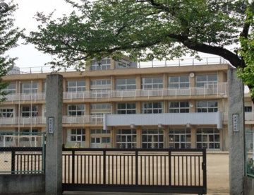 三芳小学校の画像1