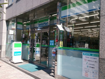 ファミリーマート西麻布三丁目店の画像1