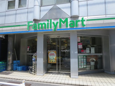 ファミリーマート南青山六丁目店の画像1