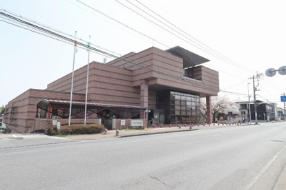 東松山市立図書館の画像1