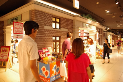 レトロ調のおしゃれな本屋さんですね! 三省堂書店の画像1