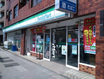 ファミリーマート 横浜楠町店の画像1