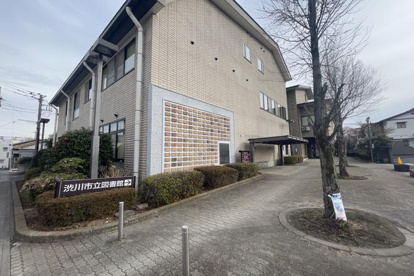渋川市立図書館の画像1