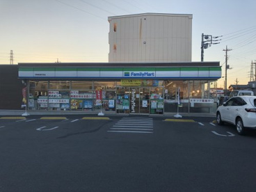 ファミリーマート伊勢崎連取元町店の画像1