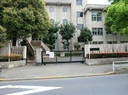 昭島市立つつじが丘小学校の画像1