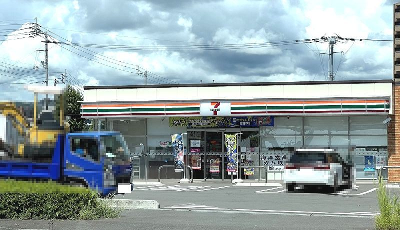 セブンイレブン 高知神田川橋店の画像