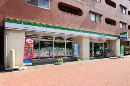 ファミリーマート東中野駅東口店の画像1
