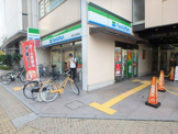 ファミリーマート　西宮北口駅南店