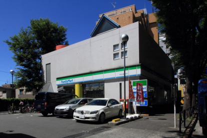 ファミリーマート芦花公園駅北店の画像1