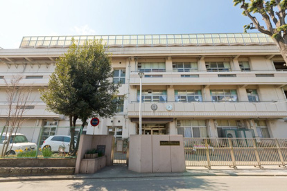 横浜市立西中学校の画像1