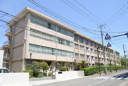 横須賀市立常葉中学校の画像1