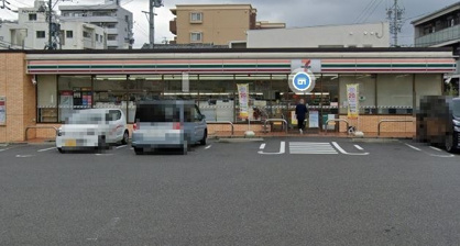 セブンイレブン 名古屋本山町4丁目店の画像1