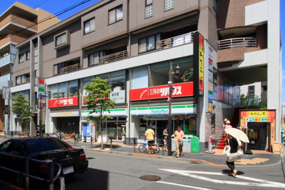 ファミリーマート仙川駅前店の画像1