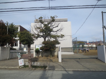 箕面市立 東小学校の画像1