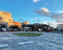 東北沢駅前広場