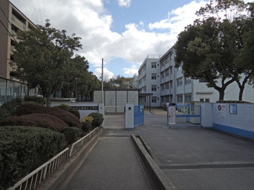 豊中市立東泉丘小学校の画像1