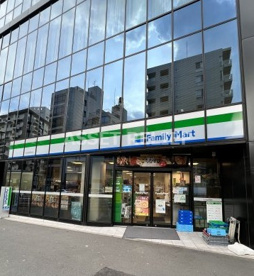 ファミリーマート　北参道駅前店の画像1