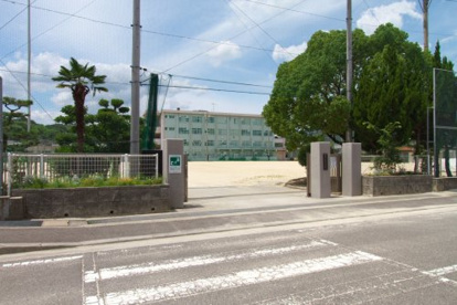 呉市立仁方中学校の画像1