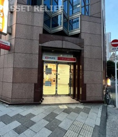 三菱UFJ銀行　新宿御苑前出張所の画像1