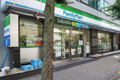 ファミリーマート 板橋加賀二丁目店の画像1