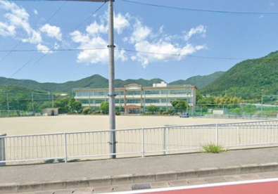 甲州市立塩山北中学校の画像1