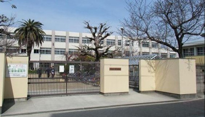 大阪市立菫中学校の画像1