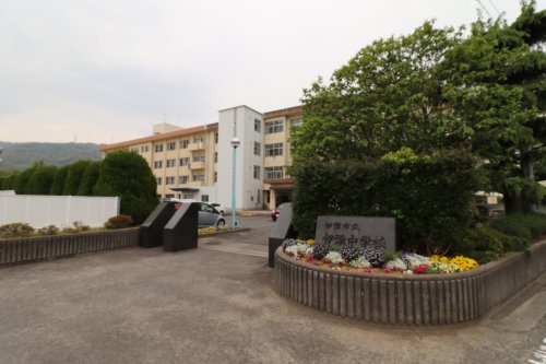 伊予中学校の画像