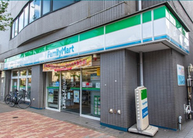 ファミリーマート 下目黒六丁目店の画像1