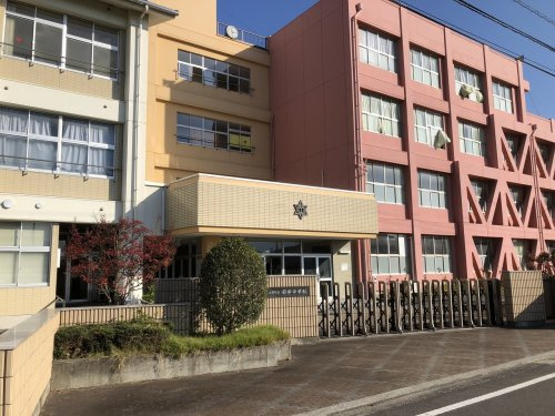 岡田中学校の画像