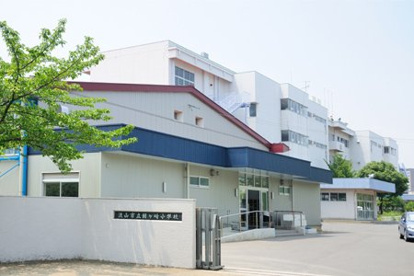 鰭ヶ崎小学校の画像1