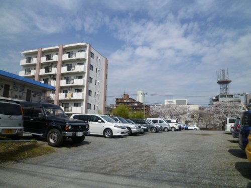 月額13,200円(税込)の東和貝取月極駐車場