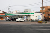 ファミリーマート学南町店