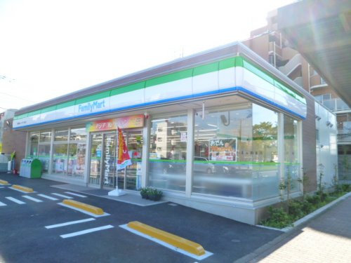 ファミリーマート　　秀栄多摩ニュータウン通り店