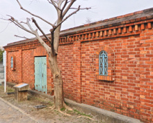 文化財 やままさ醤油醸造所のレンガ塀