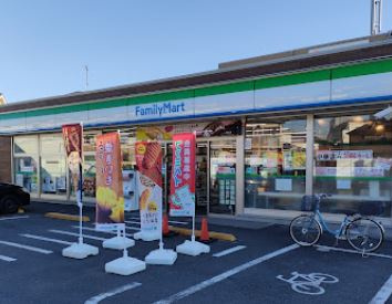 ファミリーマート 小金井前原店の画像1