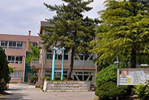 草加市立栄中学校の画像1
