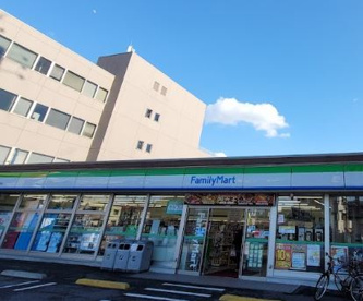 ファミリーマート 登戸郵便局西店の画像1