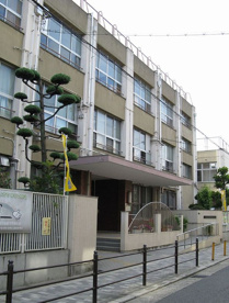 東小路小学校の画像1