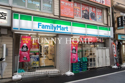 ファミリーマート 用賀駅前店の画像1