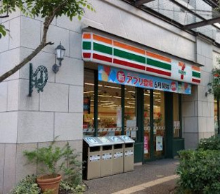 セブンイレブン コスモスクエア駅前店の画像1
