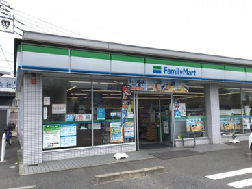 ファミリーマート 大高中川店の画像1